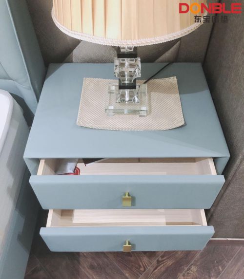 霧霾藍與寢具結合,顏值 實用擔當,東寶db365軟床評測